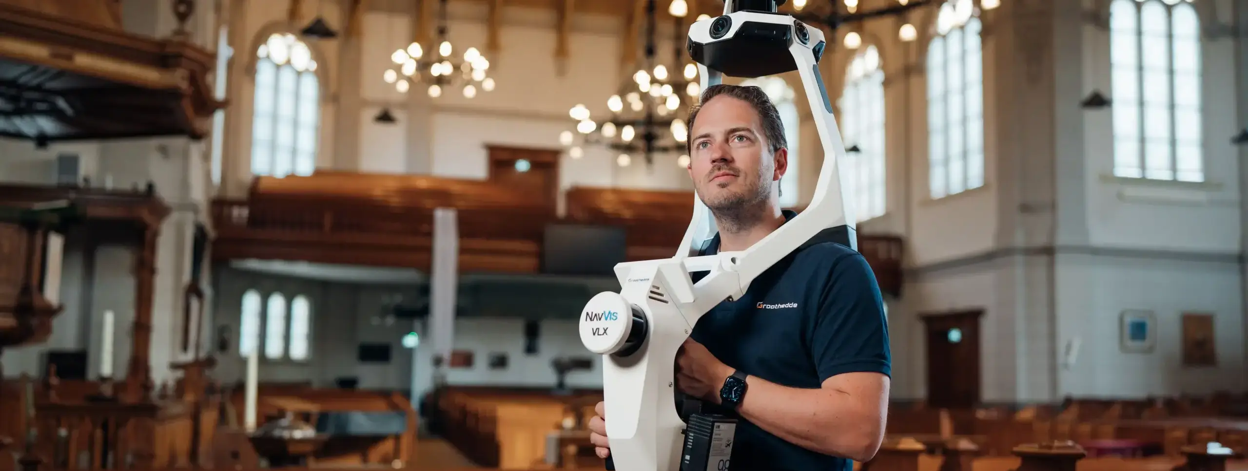 Laserspecialist doet 3D meting op locatie